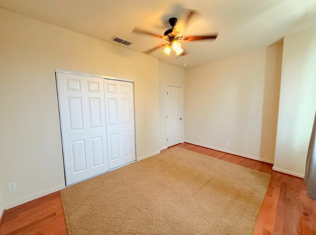 Building Photo - 4290 Lasalle Dr