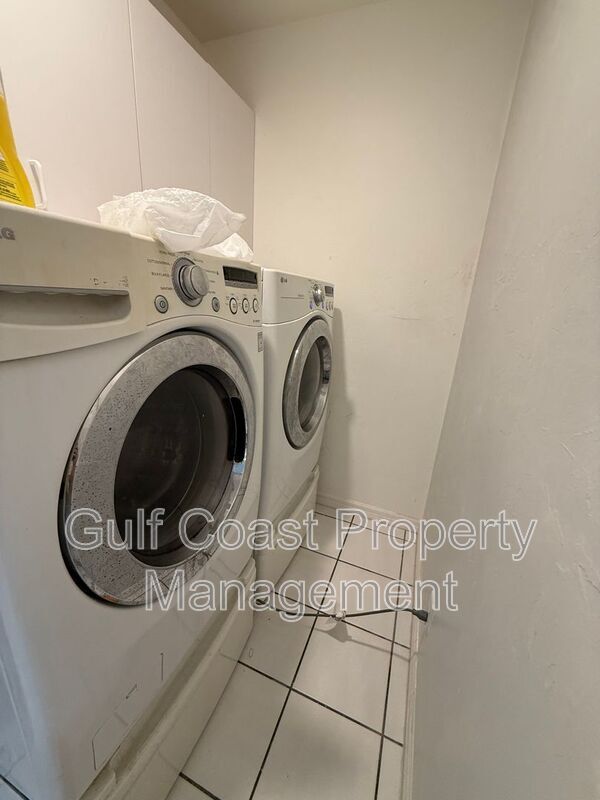 Building Photo - 2612 7th St W