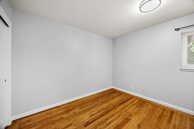 Building Photo - 837 Laurel Ave