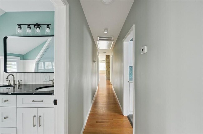 Building Photo - 450 Ocean Rd