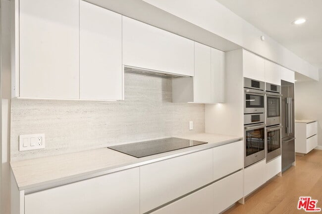 Building Photo - 650 N Tigertail Rd