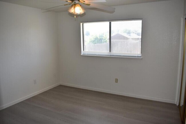 Building Photo - 614 E Linwood Ave
