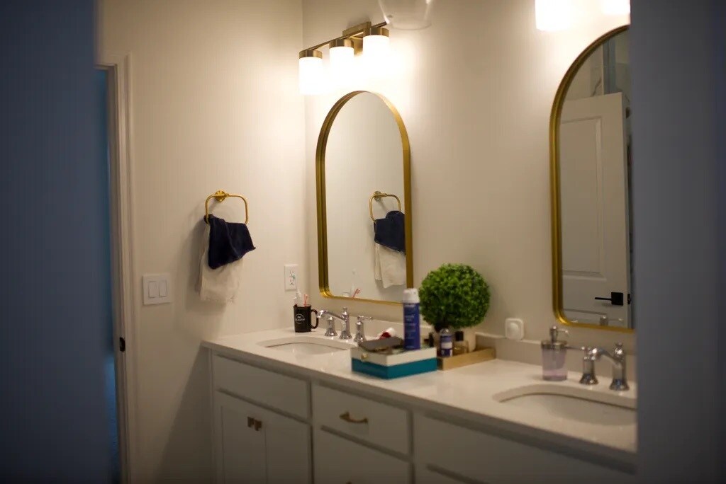 Main Bathroom - 2785 Shellbark Cir