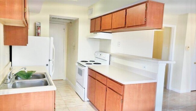 Building Photo - 2750 Holly Hall St