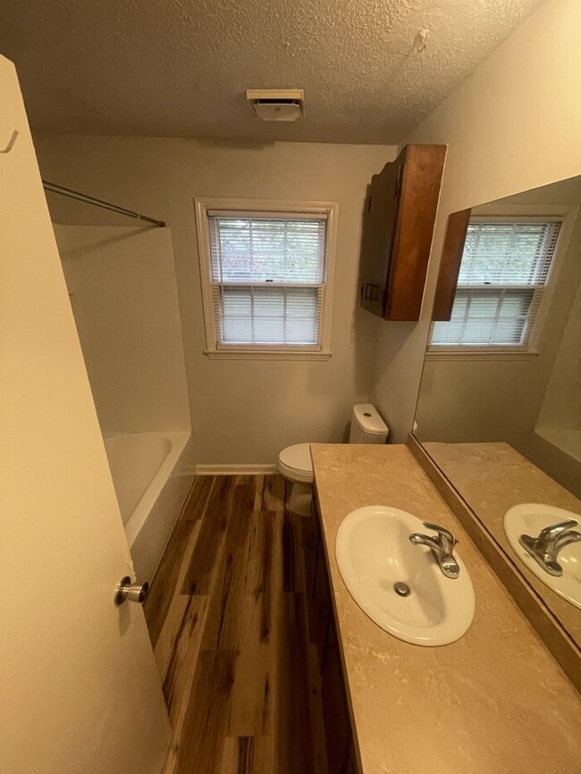 Building Photo - 3 bd 2 ba Ranch