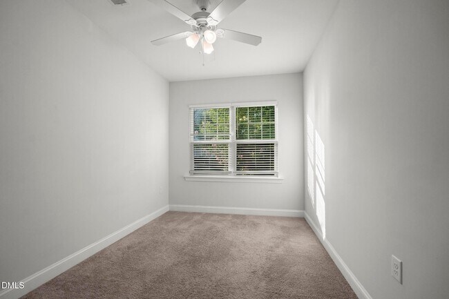 Building Photo - 229 Daisy Grove Ln