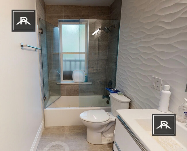 Building Photo - 5 Strathmore Rd