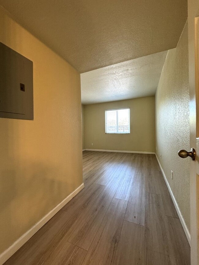Building Photo - Melrose District 2 Bed Condo - Half Off First and Second Month