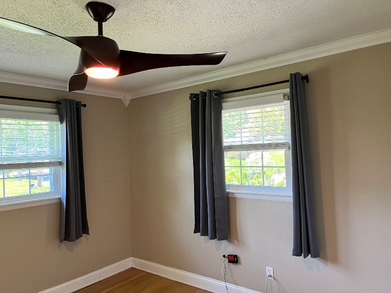 Building Photo - 502 N Gilmer Park