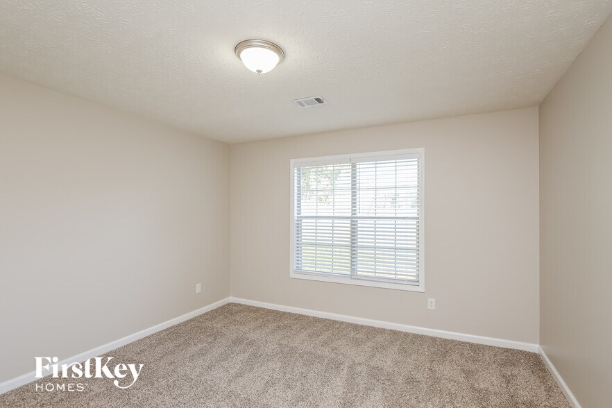 Building Photo - 1500 Summer Lake Terrace SW