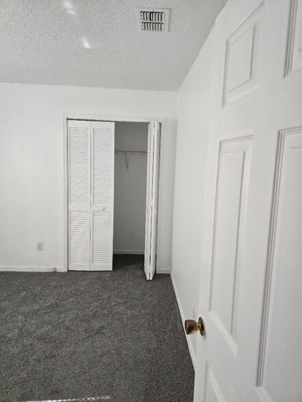 Building Photo - 3205 Montrose Cir