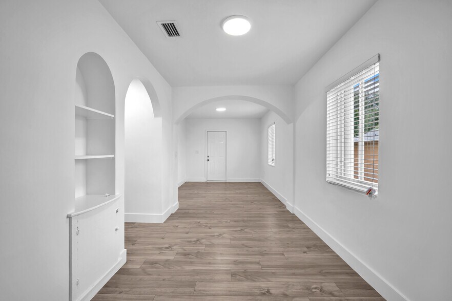 Building Photo - 1801 SW 5th St