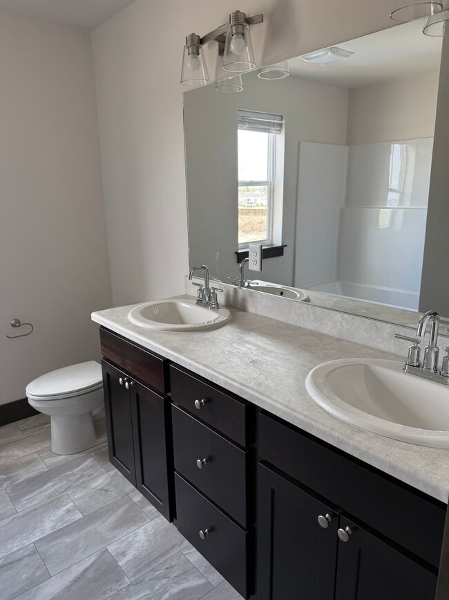 Building Photo - 3 Bed 2.5 Bath with double attached garage in Belgrade