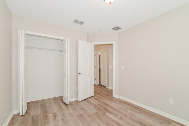 Building Photo - 15261 Harrowgate Way