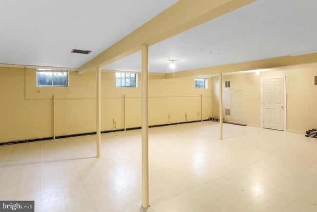 Building Photo - 13640 Aden Rd