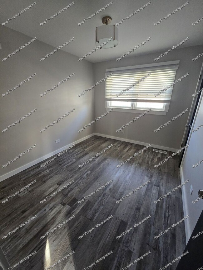 Building Photo - Updated 3 Bedroom Ranch