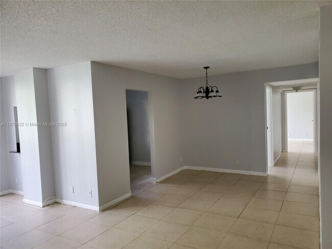 Building Photo - 17011 N Bay Rd