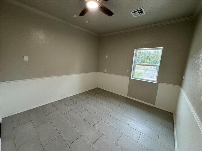 Building Photo - 14820 W Funston Dr