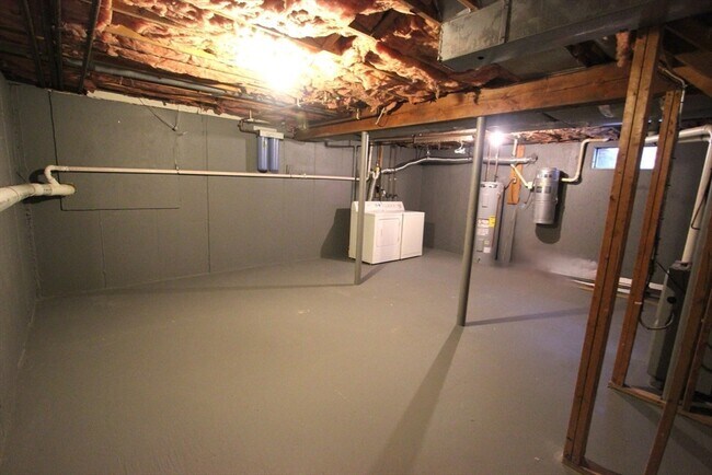 Building Photo - 4 Pinecrest Village