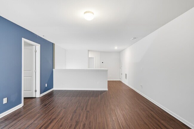 Building Photo - 520 Edgemore Rd