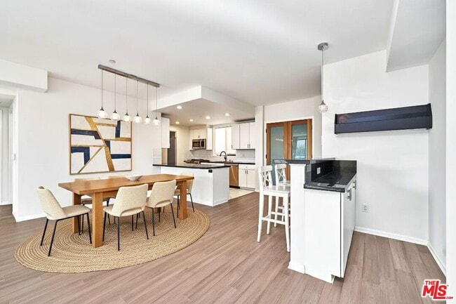 Building Photo - 871 Crenshaw Blvd