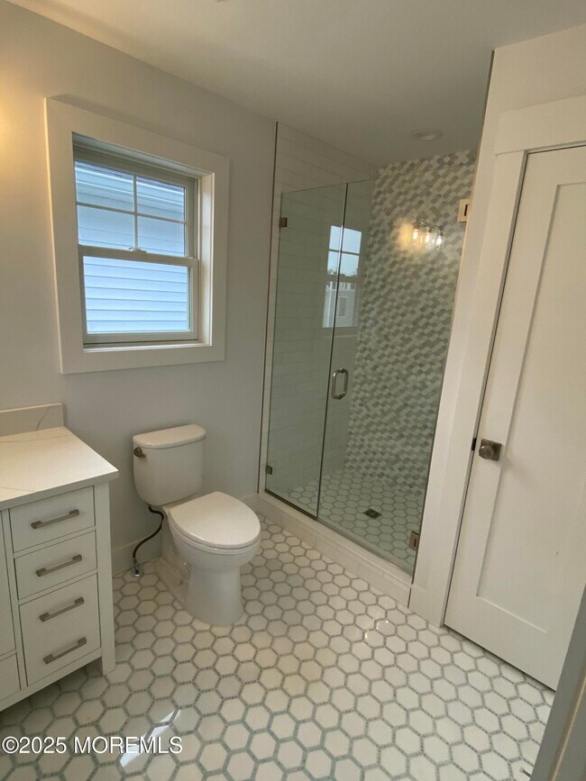 Building Photo - 51 Miller St