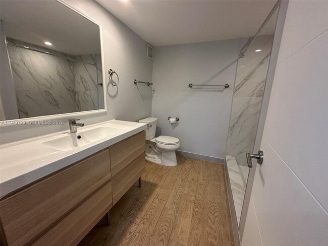 Building Photo - 200 Lakeview Dr