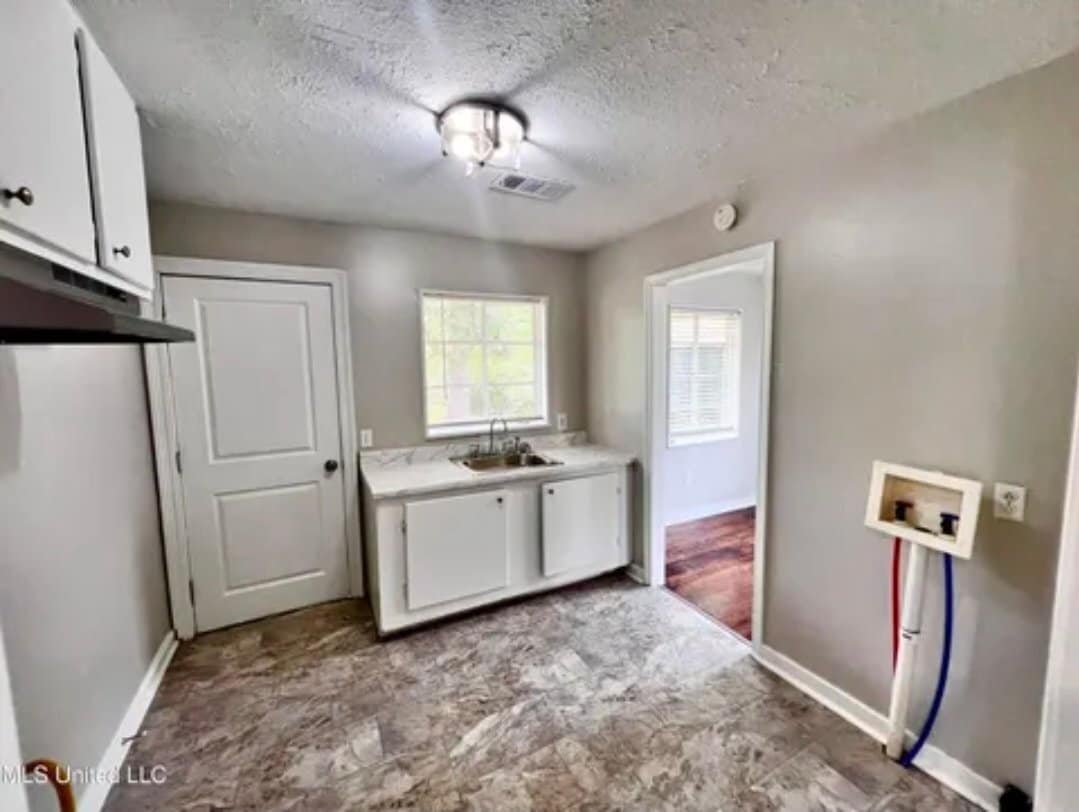 Building Photo - 1311 Fernwood Dr