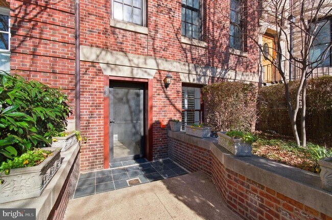 Building Photo - 2117 S St NW