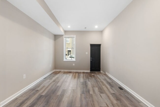 Building Photo - 531 N Belnord Ave