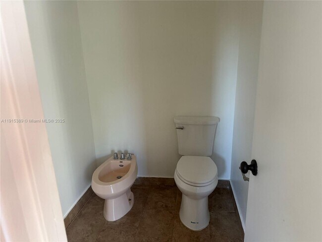 Building Photo - 10937 SW 138th Pl