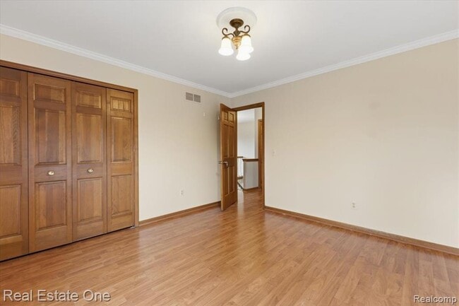 Building Photo - 720 Essex Dr