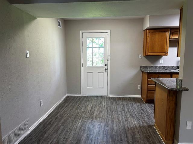 Building Photo - 4301 Live Oak Dr