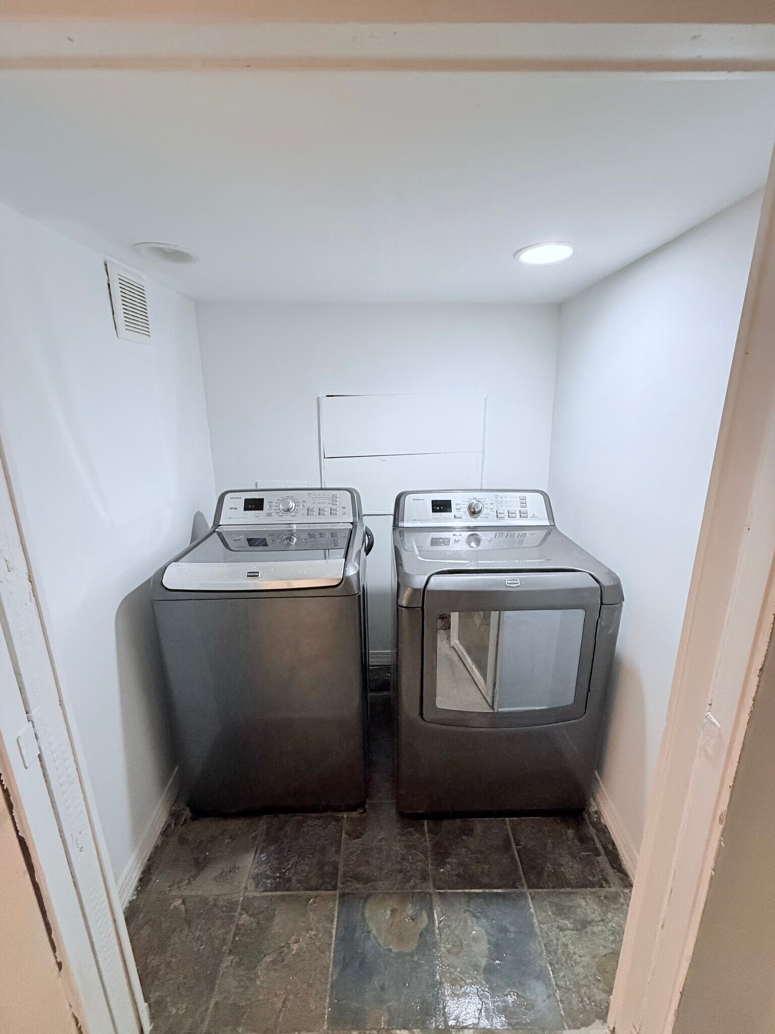 Building Photo - 428 S 57th St