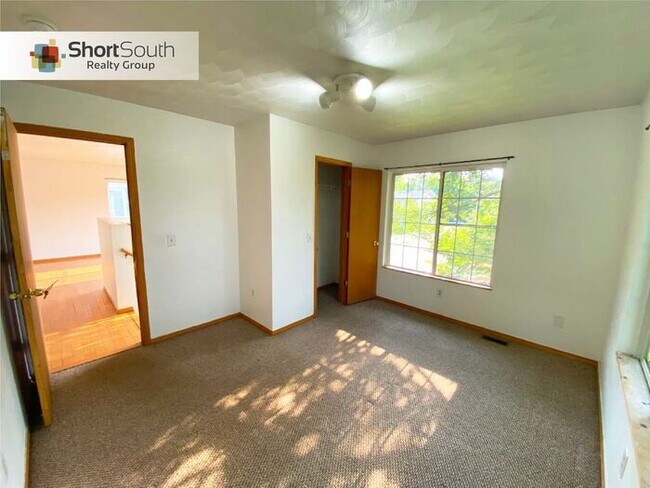 Building Photo - 4 bed 2 bath Single Family Home