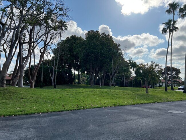 Building Photo - 10555 Garden Palm Ct