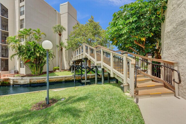 Building Photo - 12 Royal Palm Way