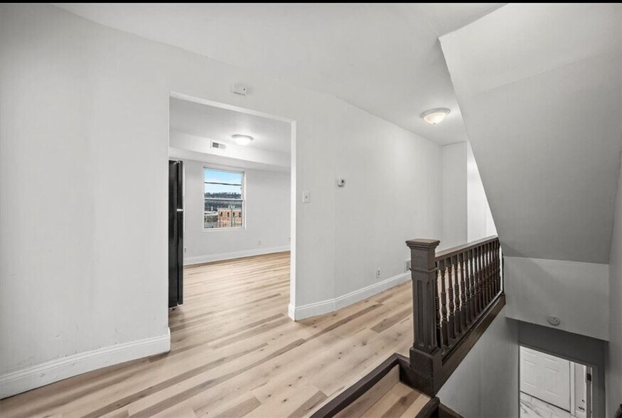 Building Photo - 810 Hays St