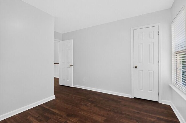 Building Photo - Spacious 4BD/2.5BA Home in Winding Creek!