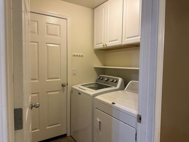 Building Photo - 6913 Owl Dr SE