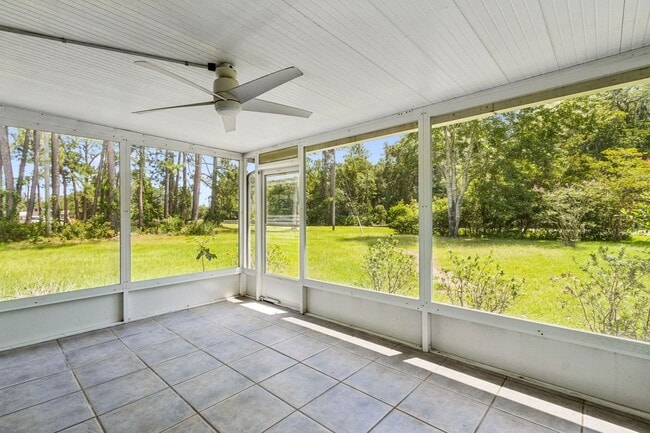 Building Photo - Cottage on 3 Acres with Massive Workshop & Storage