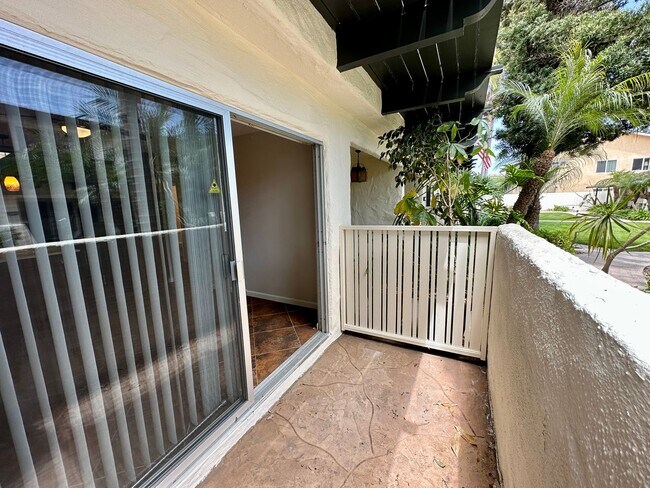 Building Photo - 3266 Loma Riviera Dr