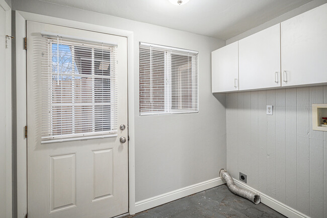 Mudroom/Laundry Hookups - Backdoor to Smaller Exclusive Use Private Fenced Patio/Backyard - 4502 Everett Ct