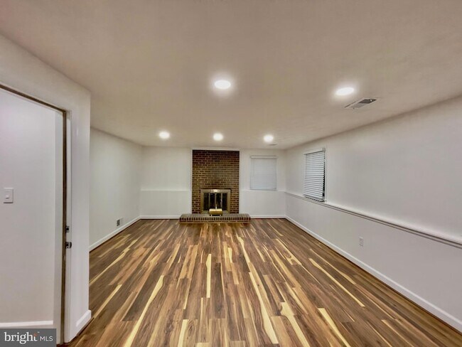Building Photo - 1402 Mullins St