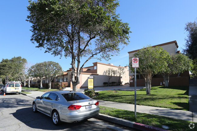 Building Photo - Eton Gardens Apartments