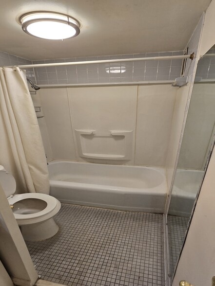 Building Photo - 1271 Poplar Ave