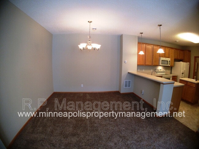 Building Photo - 10800 Hawthorn Trail