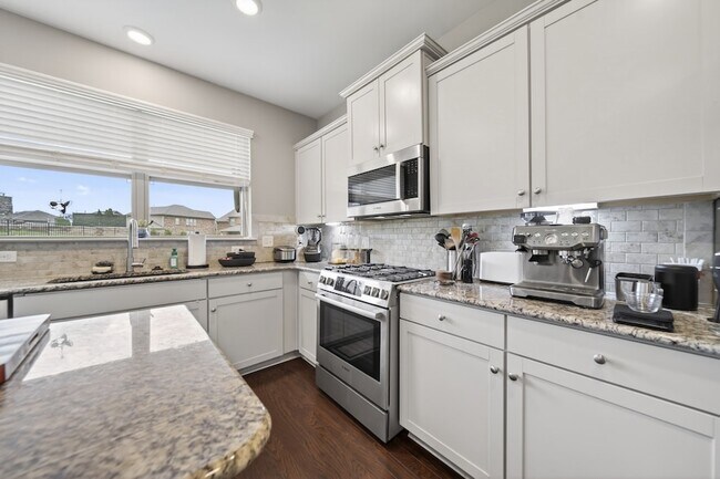 Building Photo - 404 Black Thorn Ln