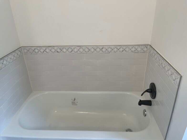 Building Photo - 2207 Jolley Dr