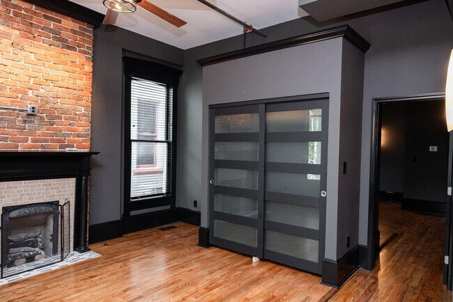 Building Photo - 275 S Limestone